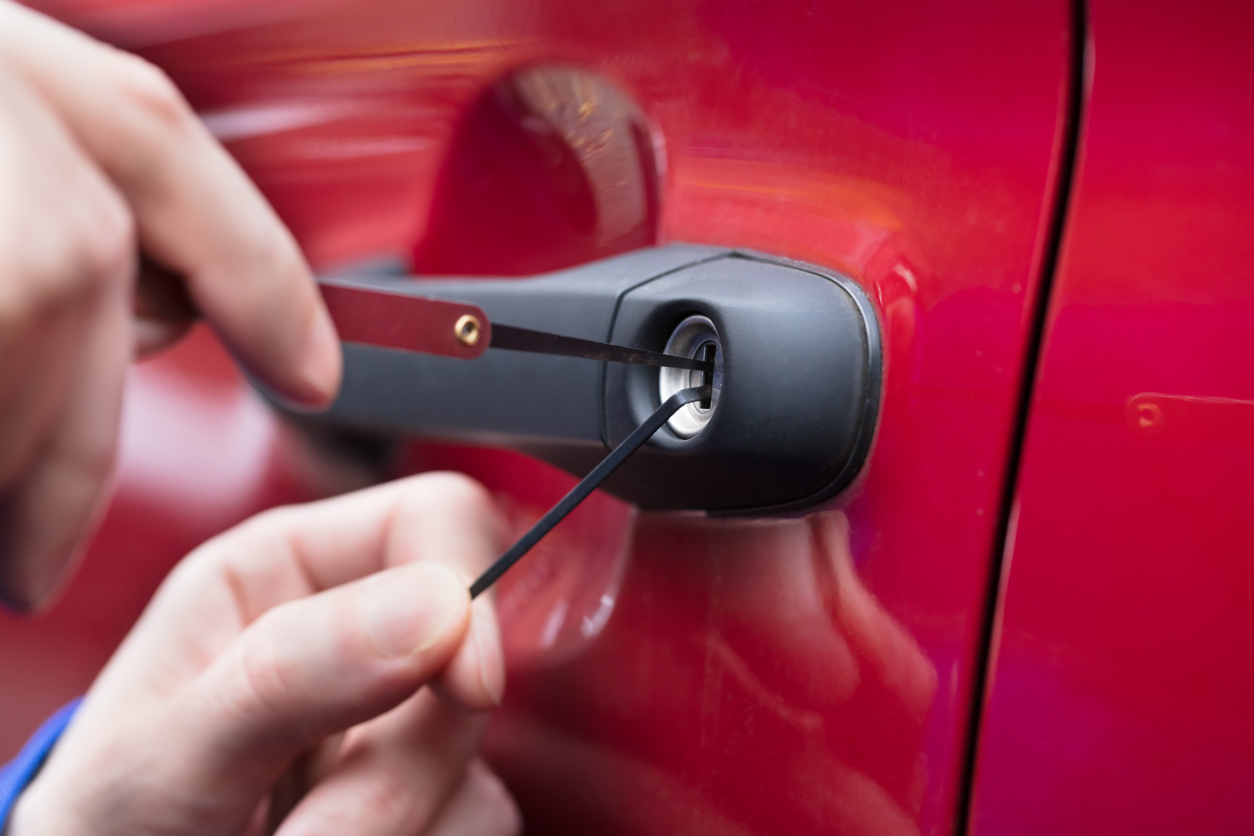 locksmith opening locked car